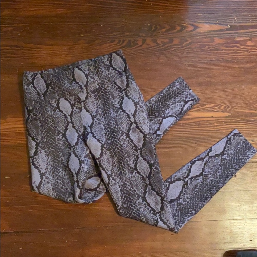 SNAKE PRINT LEGGINGS